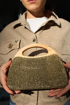 BORSA RAFIA CON MANICI IN LEGNO