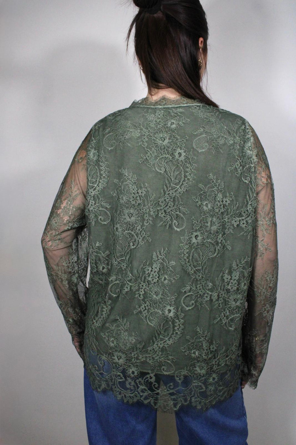 BLUSA IN PIZZO CON MANICHE LUNGHE