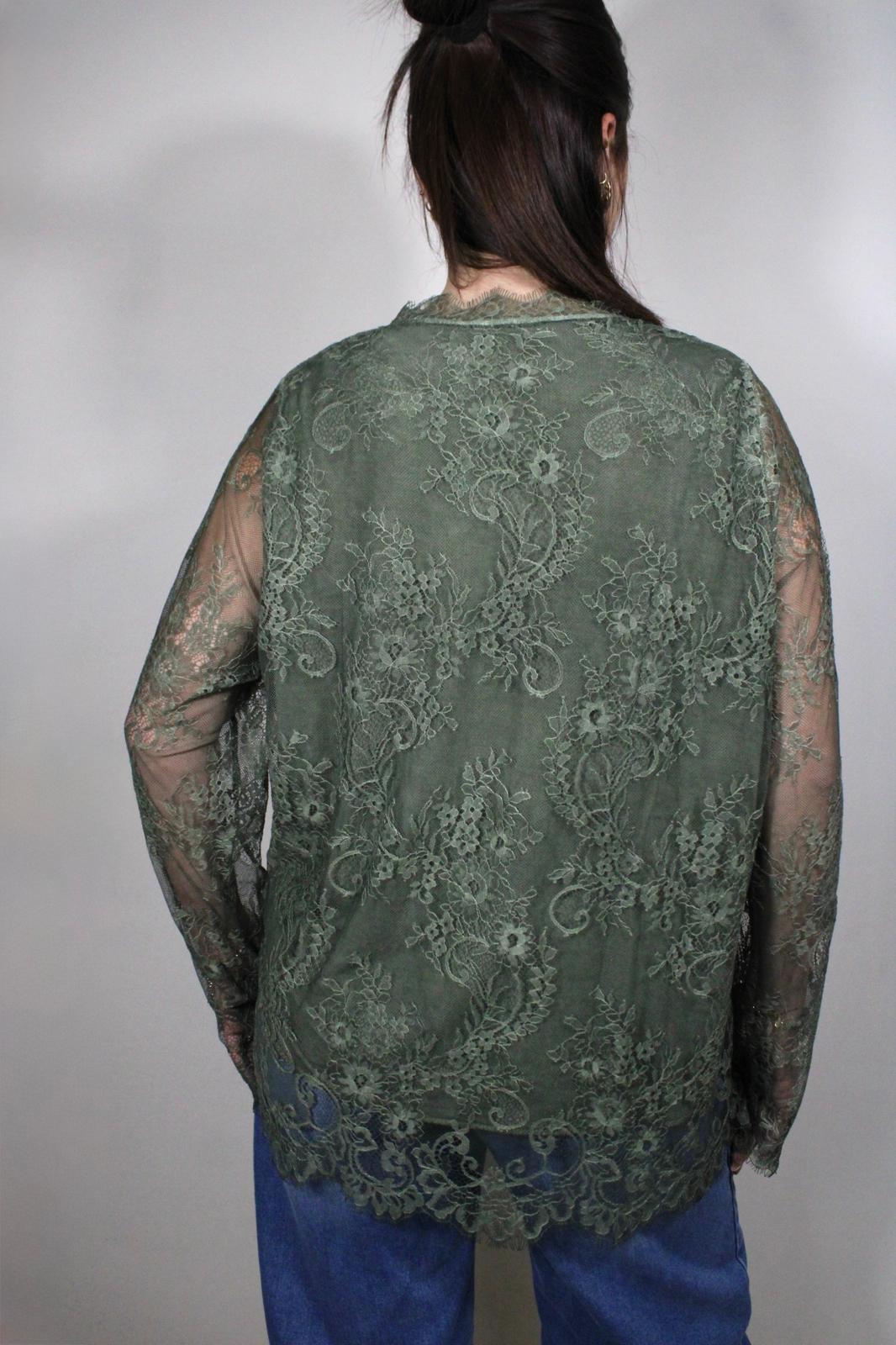 BLUSA IN PIZZO CON MANICHE LUNGHE