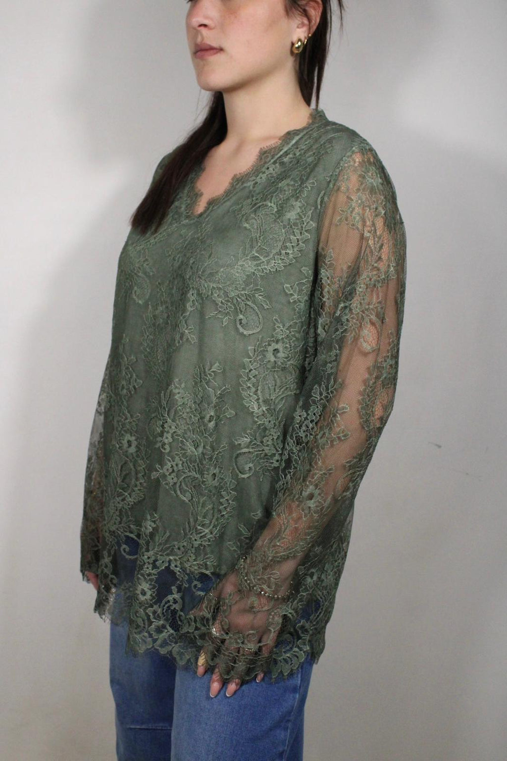 BLUSA IN PIZZO CON MANICHE LUNGHE