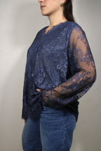 BLUSA IN PIZZO CON MANICHE LUNGHE