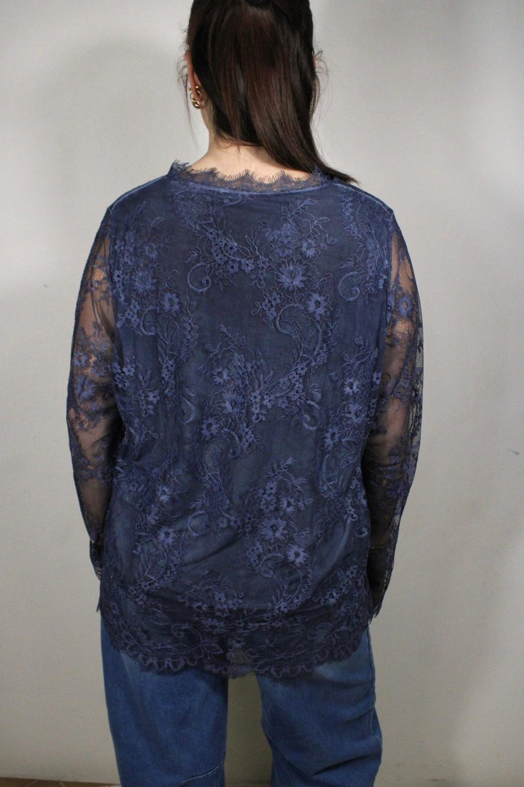 BLUSA IN PIZZO CON MANICHE LUNGHE