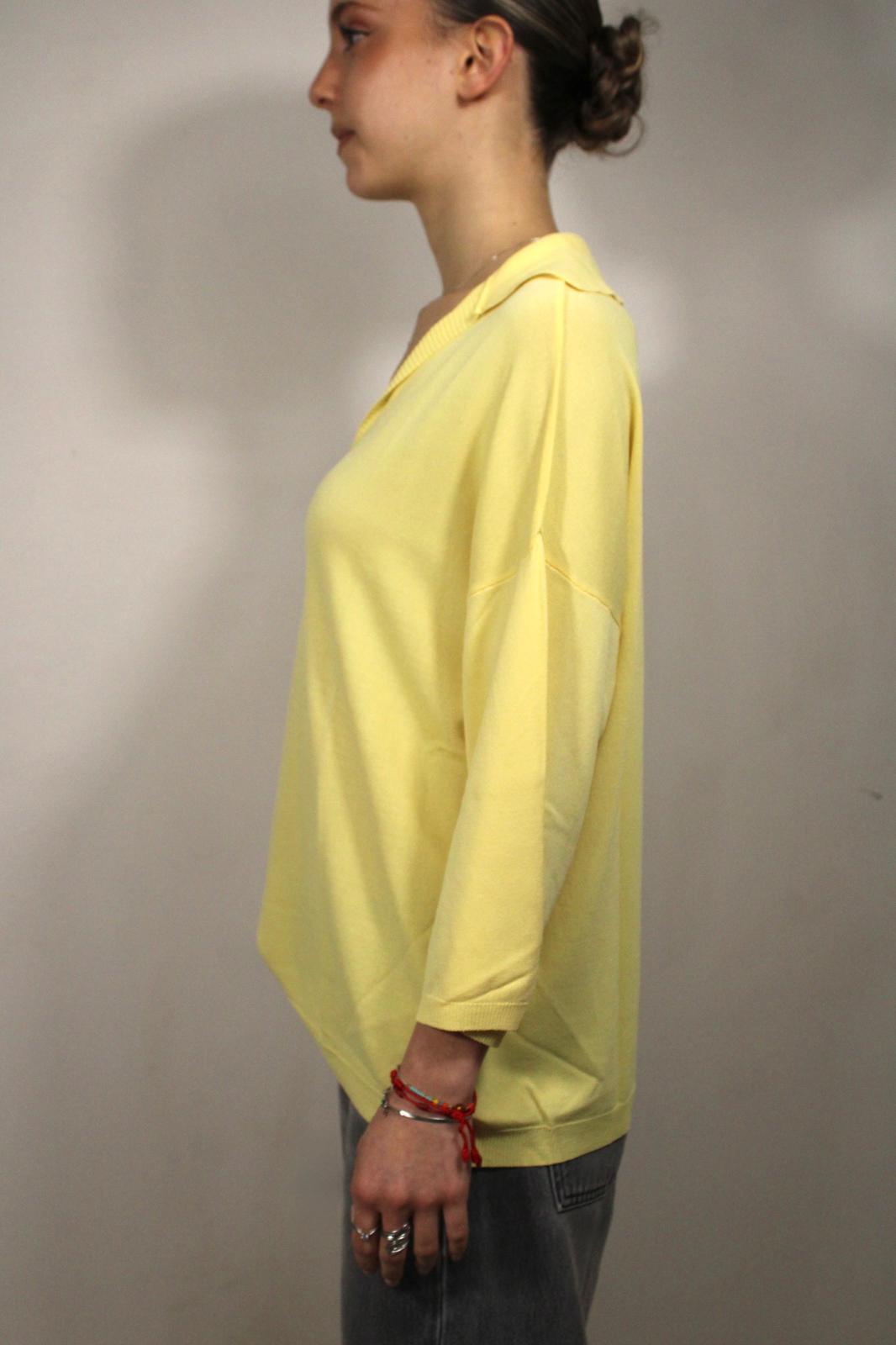 MAGLIA A MANICA A TRE QUARTI CON SCOLLO A V
