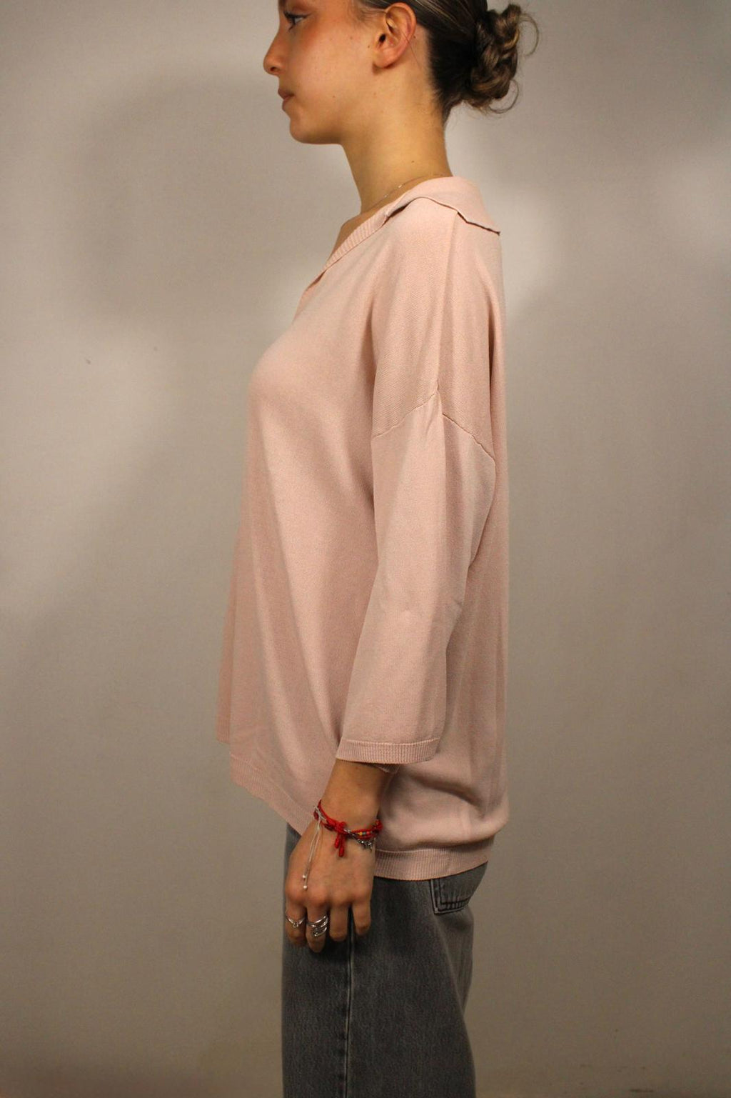 MAGLIA A MANICA A TRE QUARTI CON SCOLLO A V