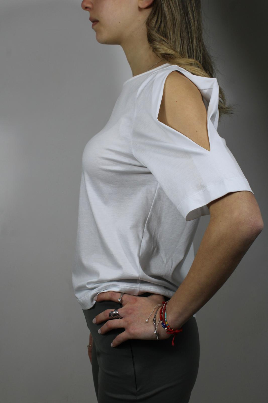 T-SHIRT CON CUT-OUT LATERALI