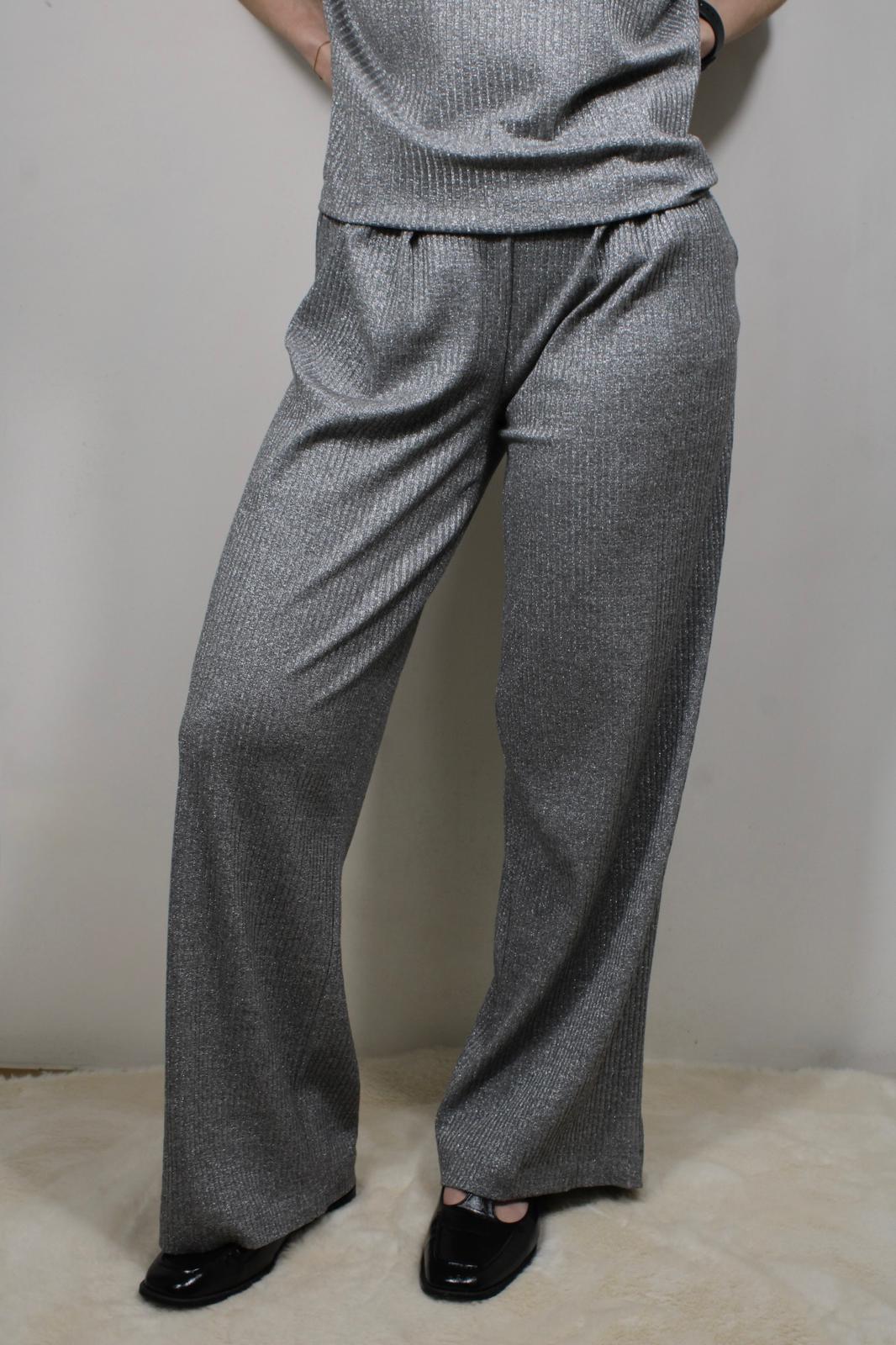 PANTALONE CON PINCES
