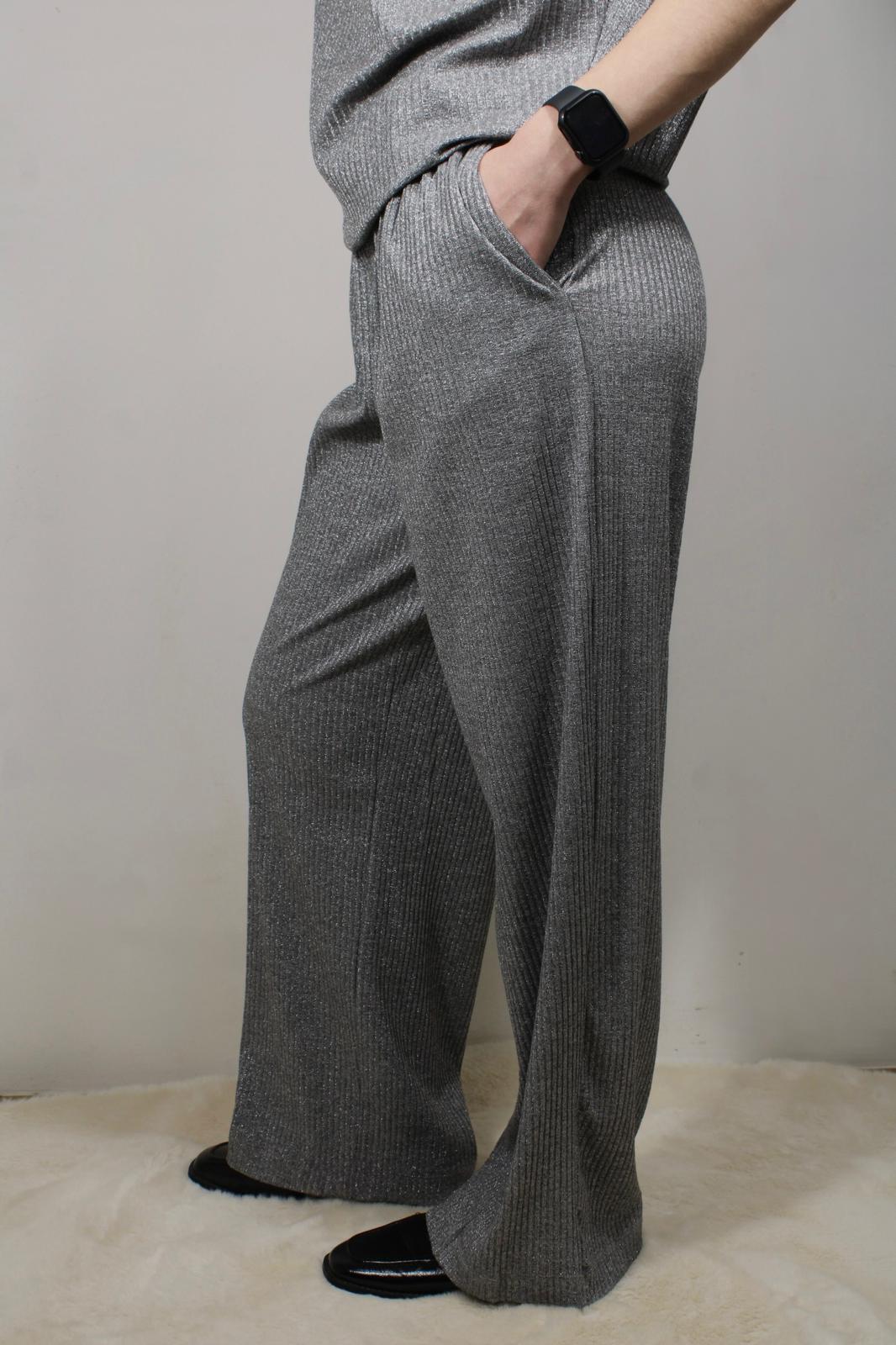 PANTALONE CON PINCES